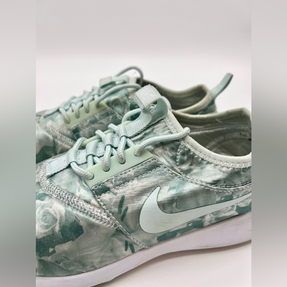 Nike Women’s Juvenate Floral Blue Tennis Sneakers Size 8 - Picture 13 of 16